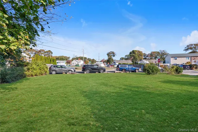 $499,000 | 166-170 Woodrow Parkway, West Babylon, NY 11704