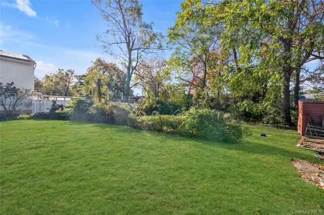 $499,000 | 166-170 Woodrow Parkway, West Babylon, NY 11704