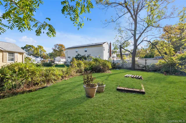 $499,000 | 166-170 Woodrow Parkway, West Babylon, NY 11704