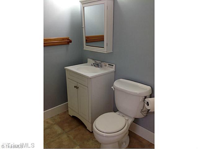 2205 Lane Road Greensboro, NC 27408 - Photo 9 of 16 Bath.