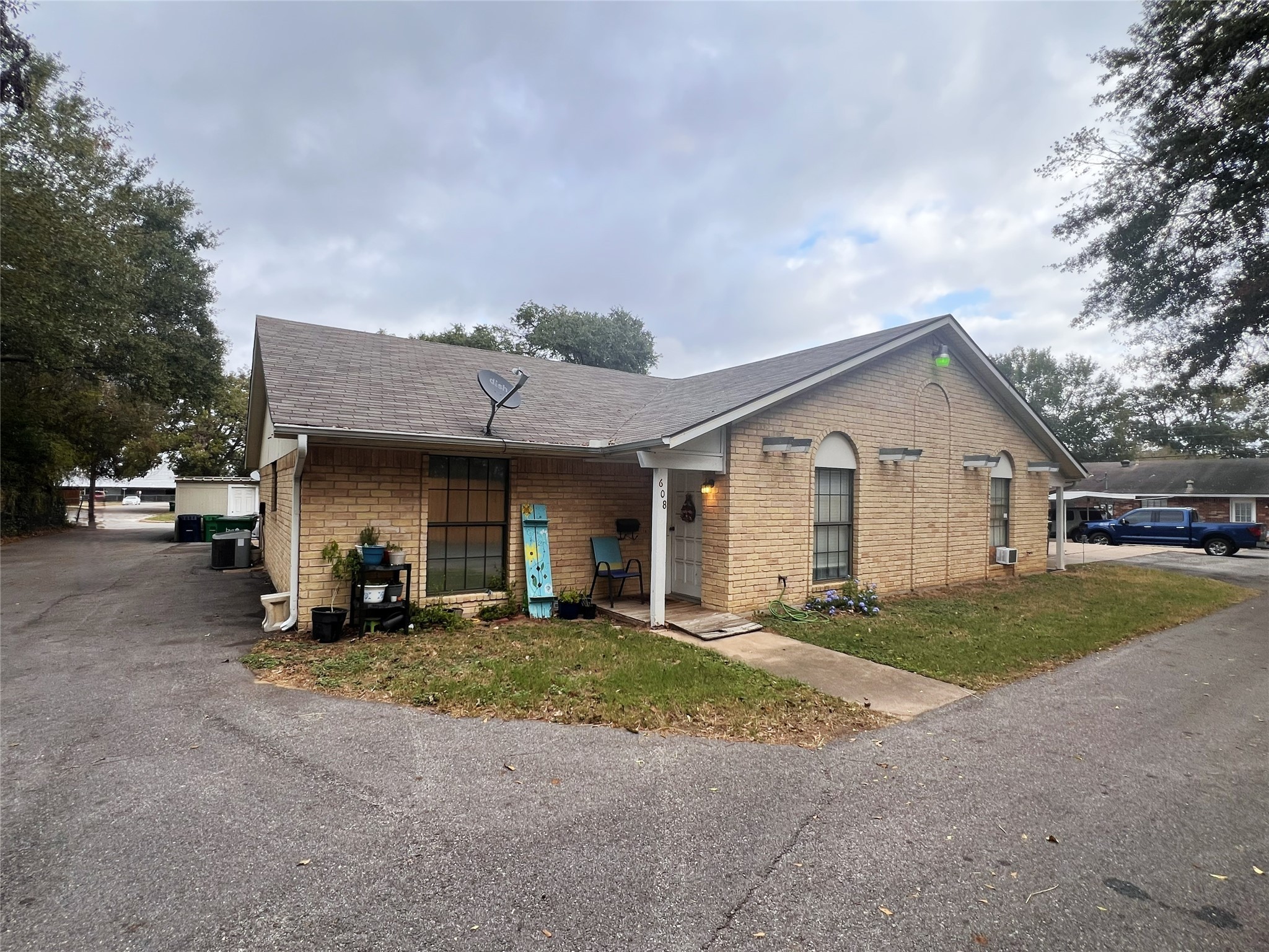 602 South Jackson Street Brenham, TX 77833 - Photo 8 of 12 a view of a house with a patio and a yard