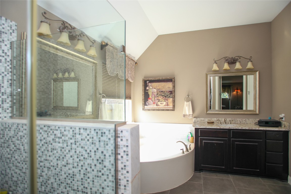 1589 Cool Spring Way Austin, TX 78737 - Photo 21 of 35 a bathroom with a bathtub sink and mirror