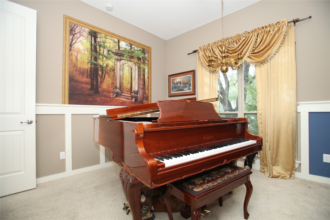 1589 Cool Spring Way Austin, TX 78737 - Photo 25 of 35 a view of a livingroom with furniture