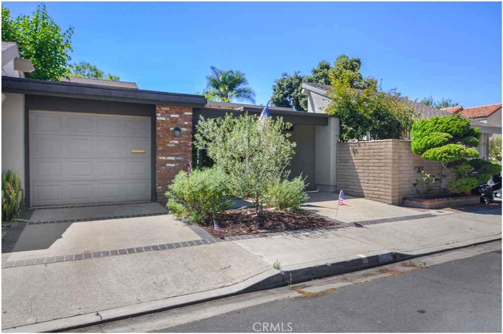 55 Oak Tree Lane Irvine, CA 92612 - Photo 1 of 27 front view of a house