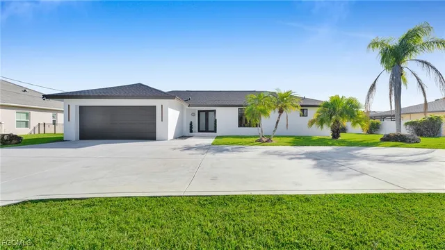 $875,000 | 2851 Southeast 19th Place, Cape Coral, FL 33904