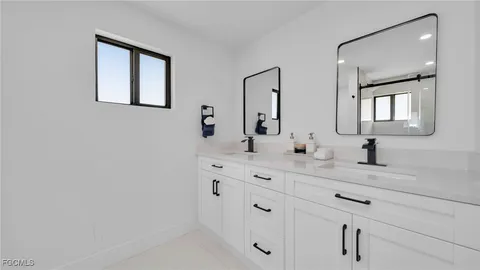 $875,000 | 2851 Southeast 19th Place, Cape Coral, FL 33904