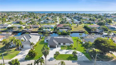 $875,000 | 2851 Southeast 19th Place, Cape Coral, FL 33904