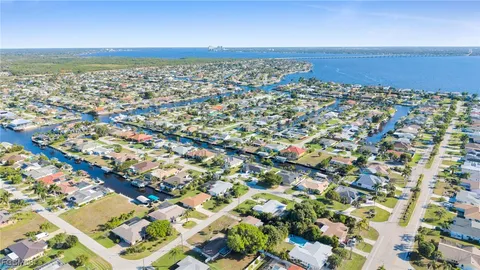 $875,000 | 2851 Southeast 19th Place, Cape Coral, FL 33904