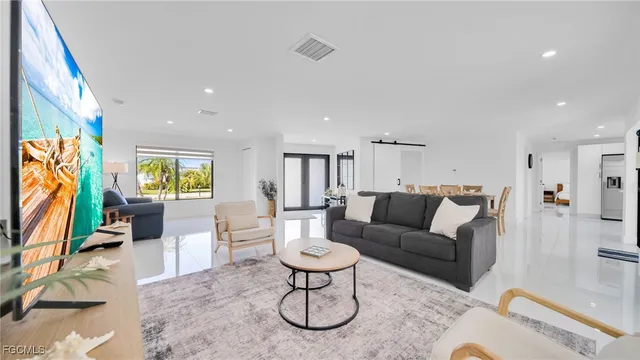 $875,000 | 2851 Southeast 19th Place, Cape Coral, FL 33904