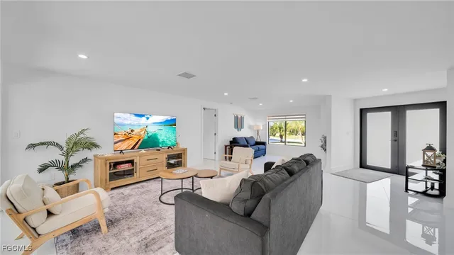 $875,000 | 2851 Southeast 19th Place, Cape Coral, FL 33904