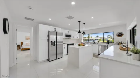 $875,000 | 2851 Southeast 19th Place, Cape Coral, FL 33904