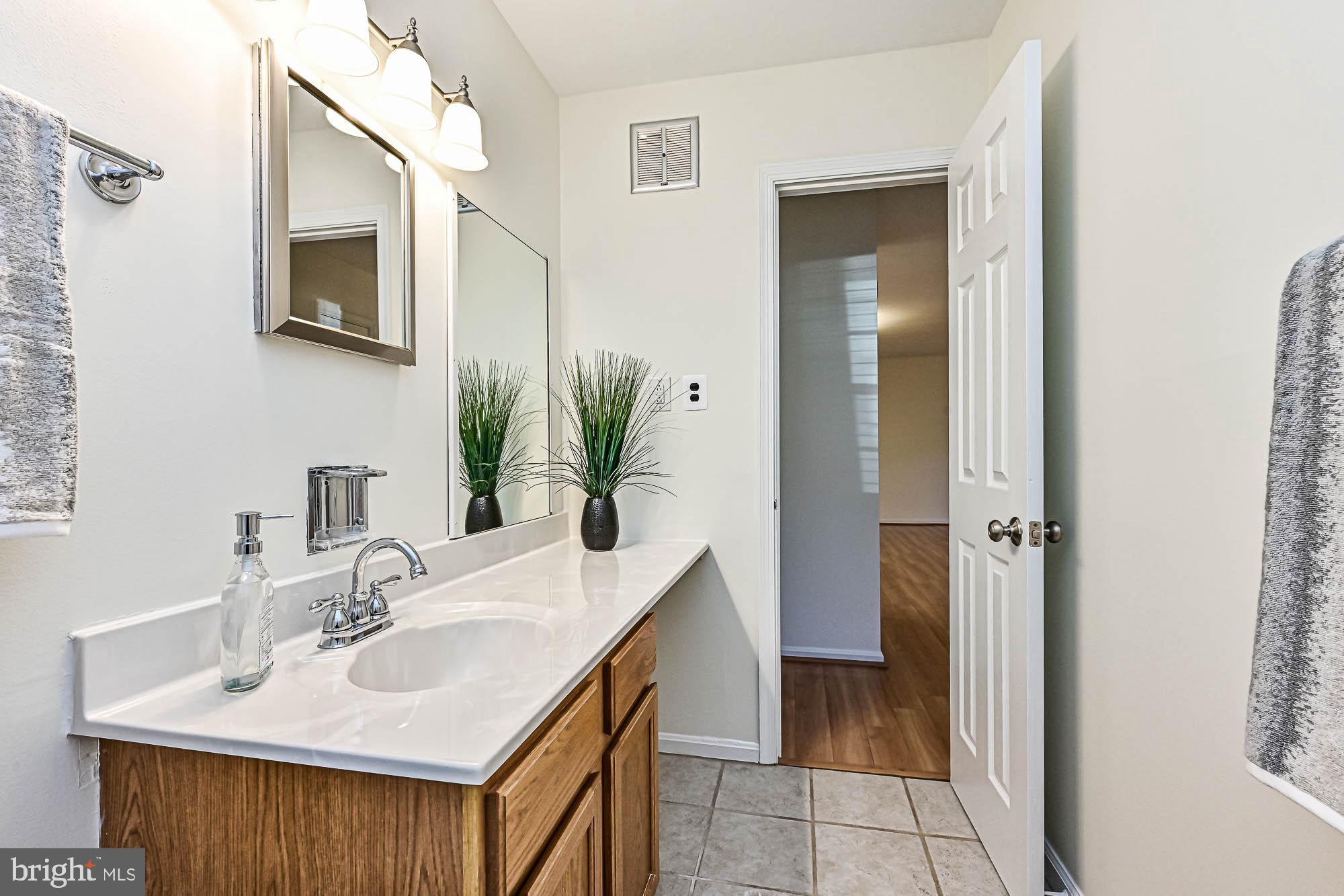 14478 Golden Oak Road Centreville, VA 20121 - Photo 15 of 18 Bathroom - 3