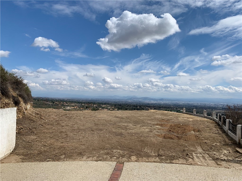 33 East 26th Street Upland, CA 91784 - Photo 5 of 21