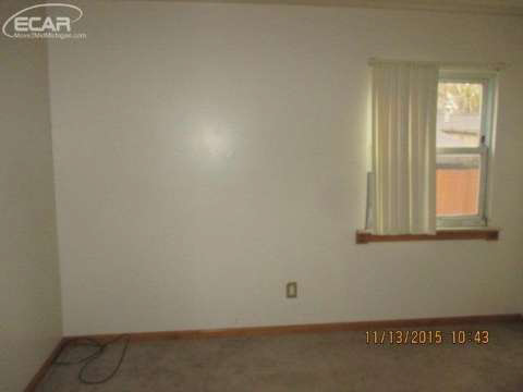 2921 East Pierson Road Flint, MI 48506 - Photo 9 of 10 20456703-8.JPG