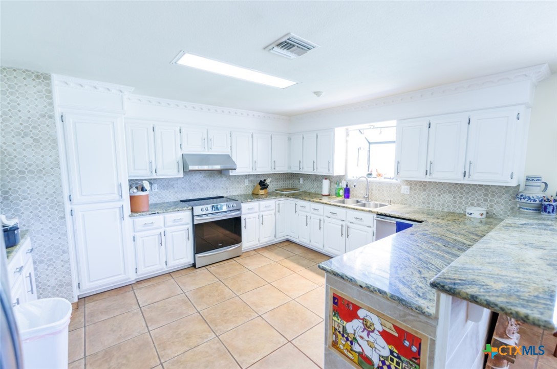 280 Hebron Church Road Yoakum, TX 77995 - Photo 11 of 48