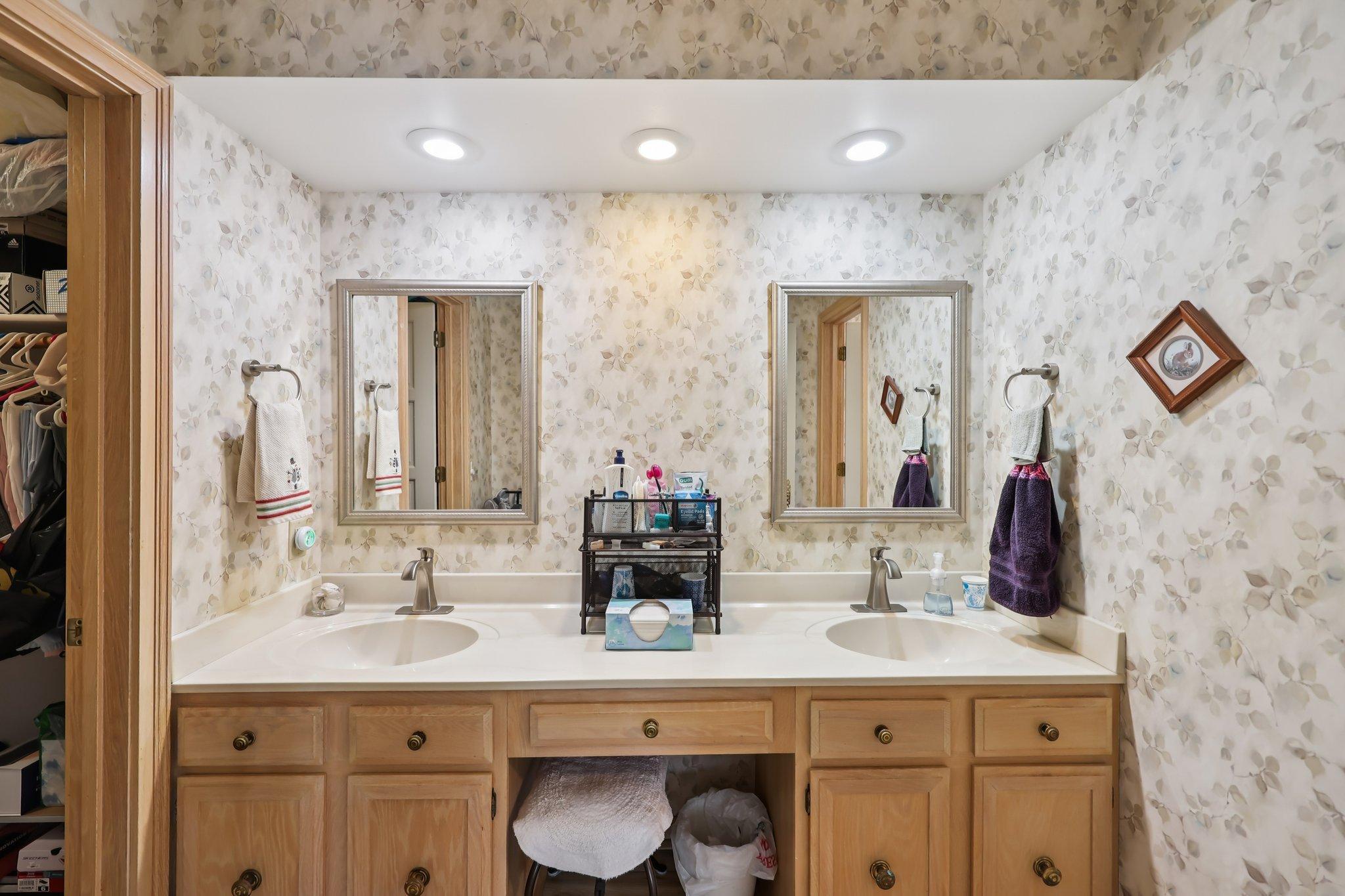 5601 Dewey Hill Road, Unit 211 Edina, MN 55439 - Photo 23 of 41