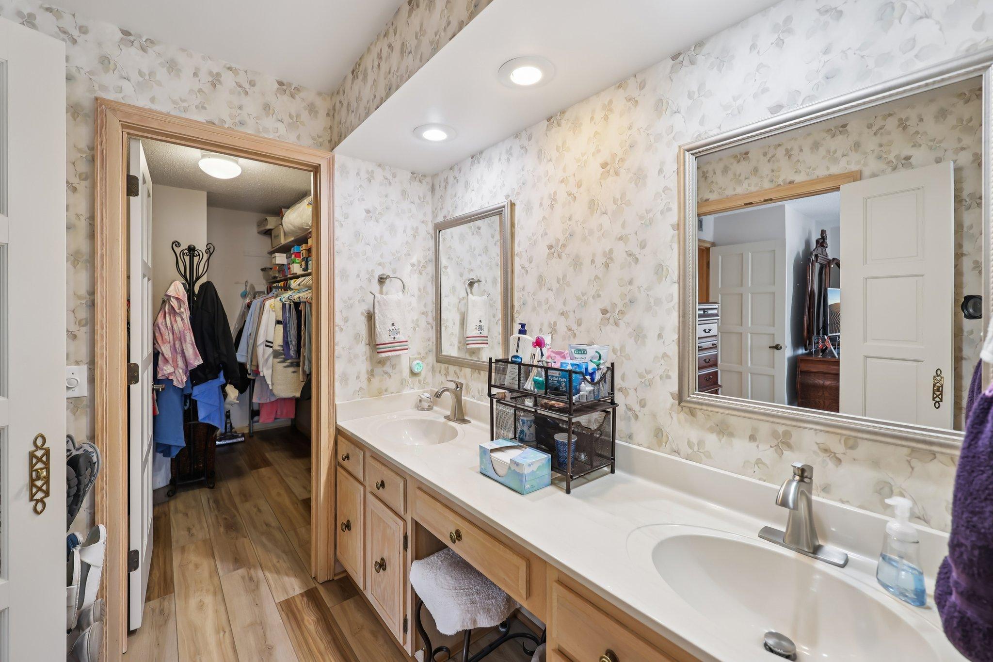 5601 Dewey Hill Road, Unit 211 Edina, MN 55439 - Photo 24 of 41