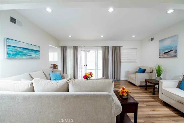 $824,000 | 11968 Rossiter Place, Sylmar, CA 91342