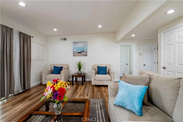 $824,000 | 11968 Rossiter Place, Sylmar, CA 91342