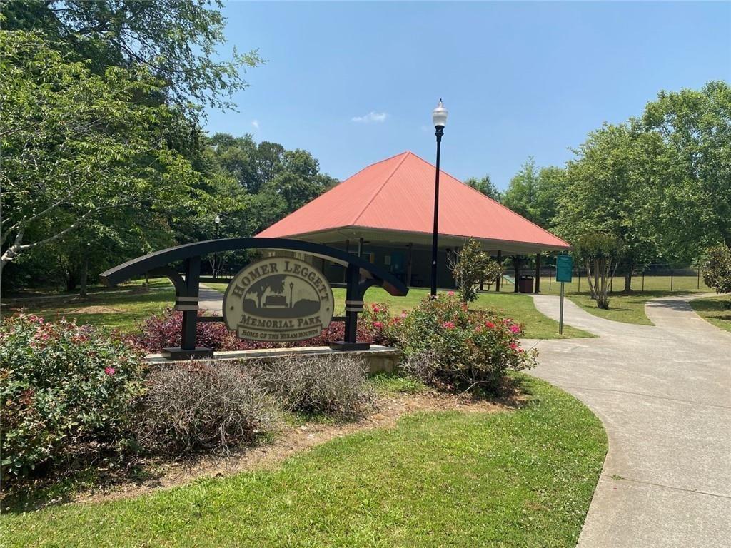 149 Trailside Circle Hiram, GA 30141 - Photo 33 of 35 a backyard of a house with table and chairs