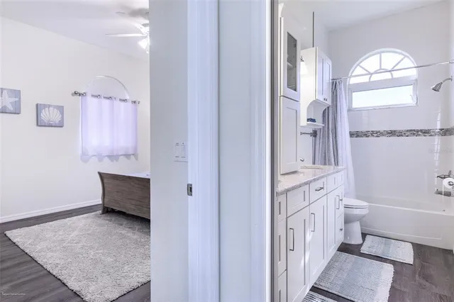 a view of livingroom with washer and dryer