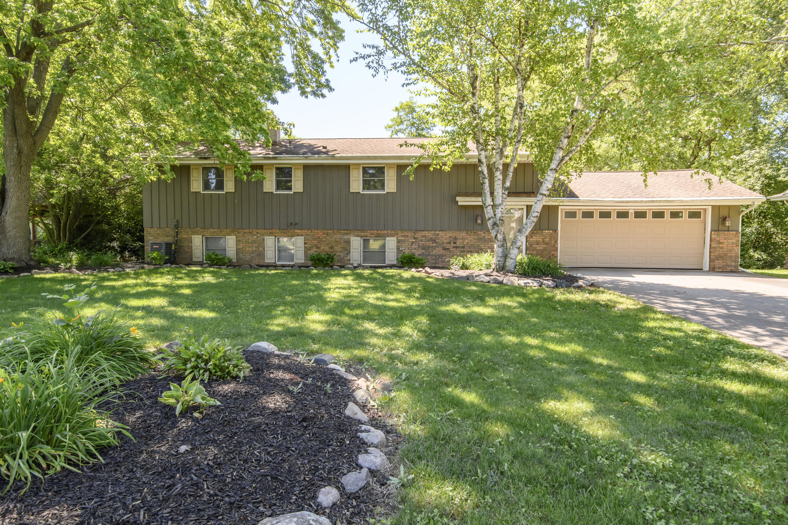 705 Fox Knoll Drive Rochester, WI 53185 - Photo 1 of 52 705 Fox Knoll-1