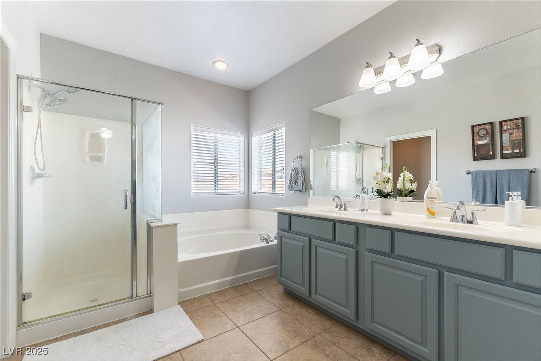 1109 Tropical Star Lane, Unit 1 Henderson, NV 89002 - Photo 19 of 41 Dual Sinks-Soaking Tub and Separate Shower