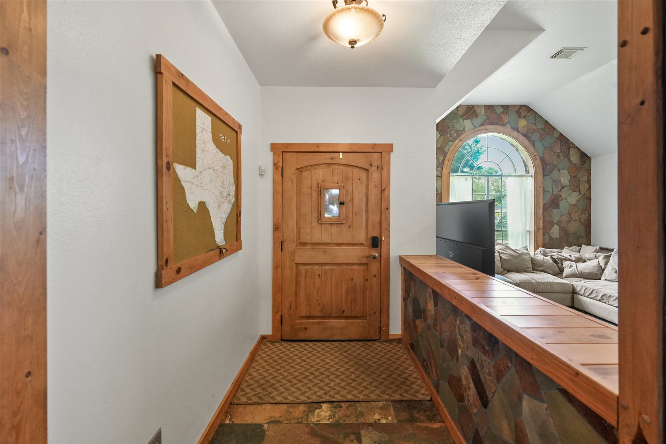 929 North Rivershire Drive Conroe, TX 77304 - Photo 4 of 36