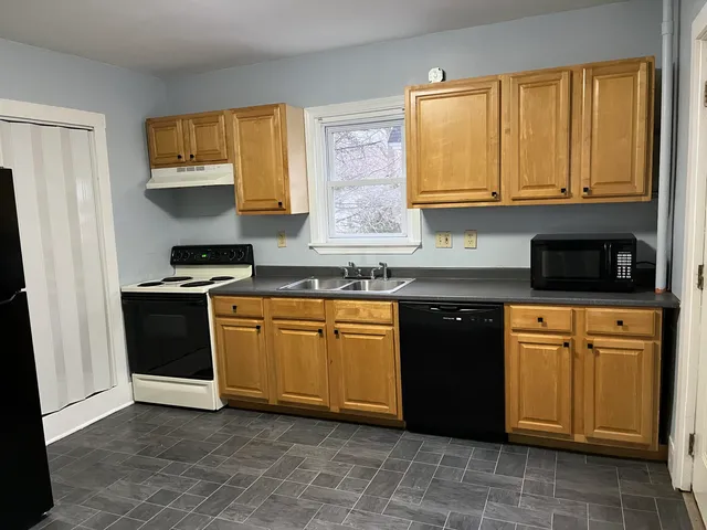 $259,900 | 110 Walter Street, Bangor, ME 04401