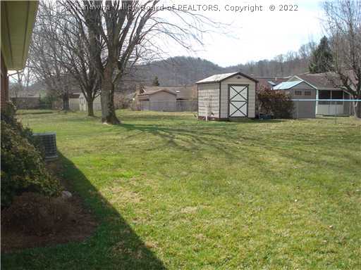126 Seneca Circle Winfield, WV 25213 - Photo 2 of 8 Yard/Garden.