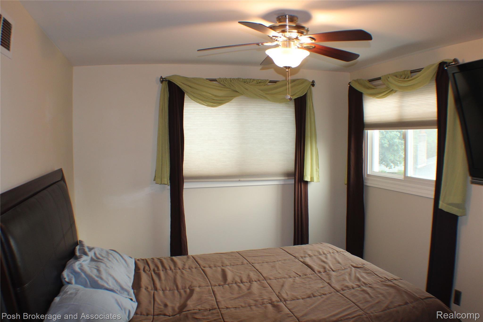 27220 Harvard Road Southfield, MI 48076 - Photo 25 of 72 Bedroom 3.jpeg