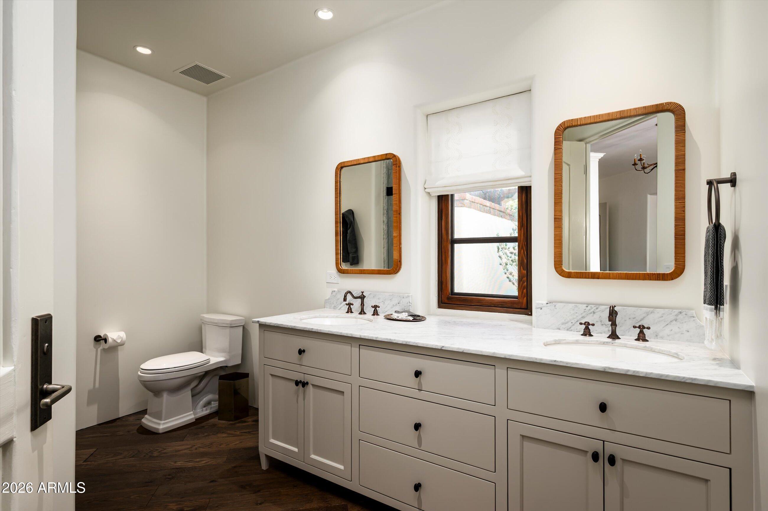 6201 North 20th Street Phoenix, AZ 85016 - Photo 25 of 47 Ensuite Bathroom 2