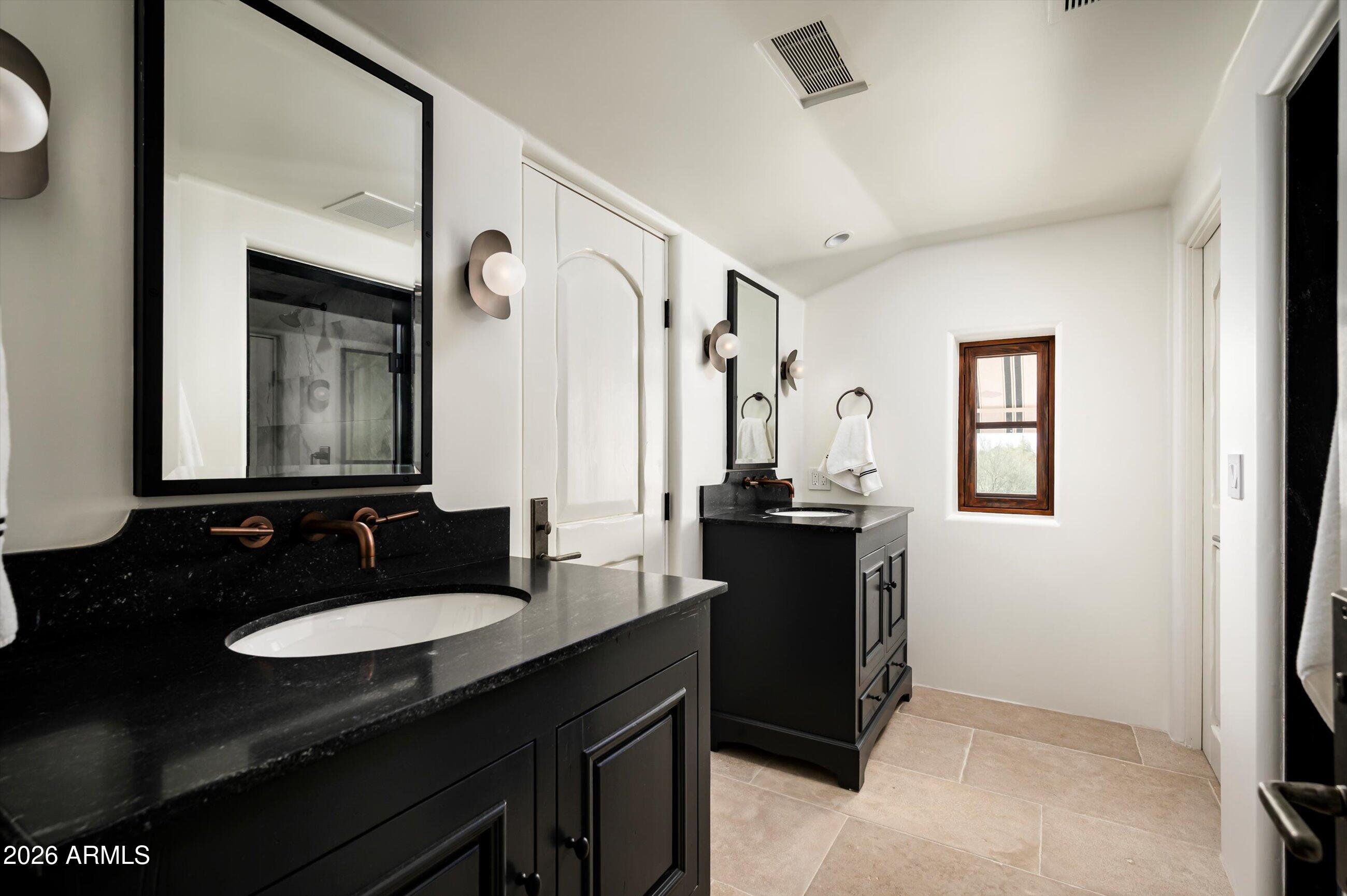 6201 North 20th Street Phoenix, AZ 85016 - Photo 30 of 47 Ensuite Bathroom 3