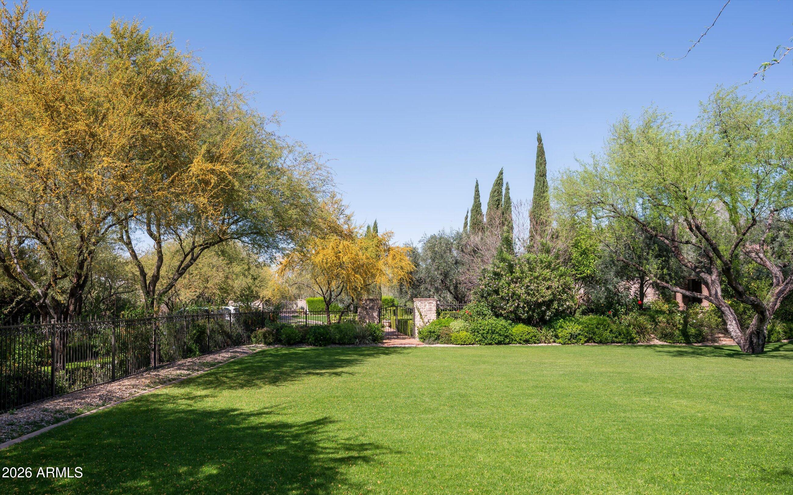 6201 North 20th Street Phoenix, AZ 85016 - Photo 45 of 47 Great Lawn