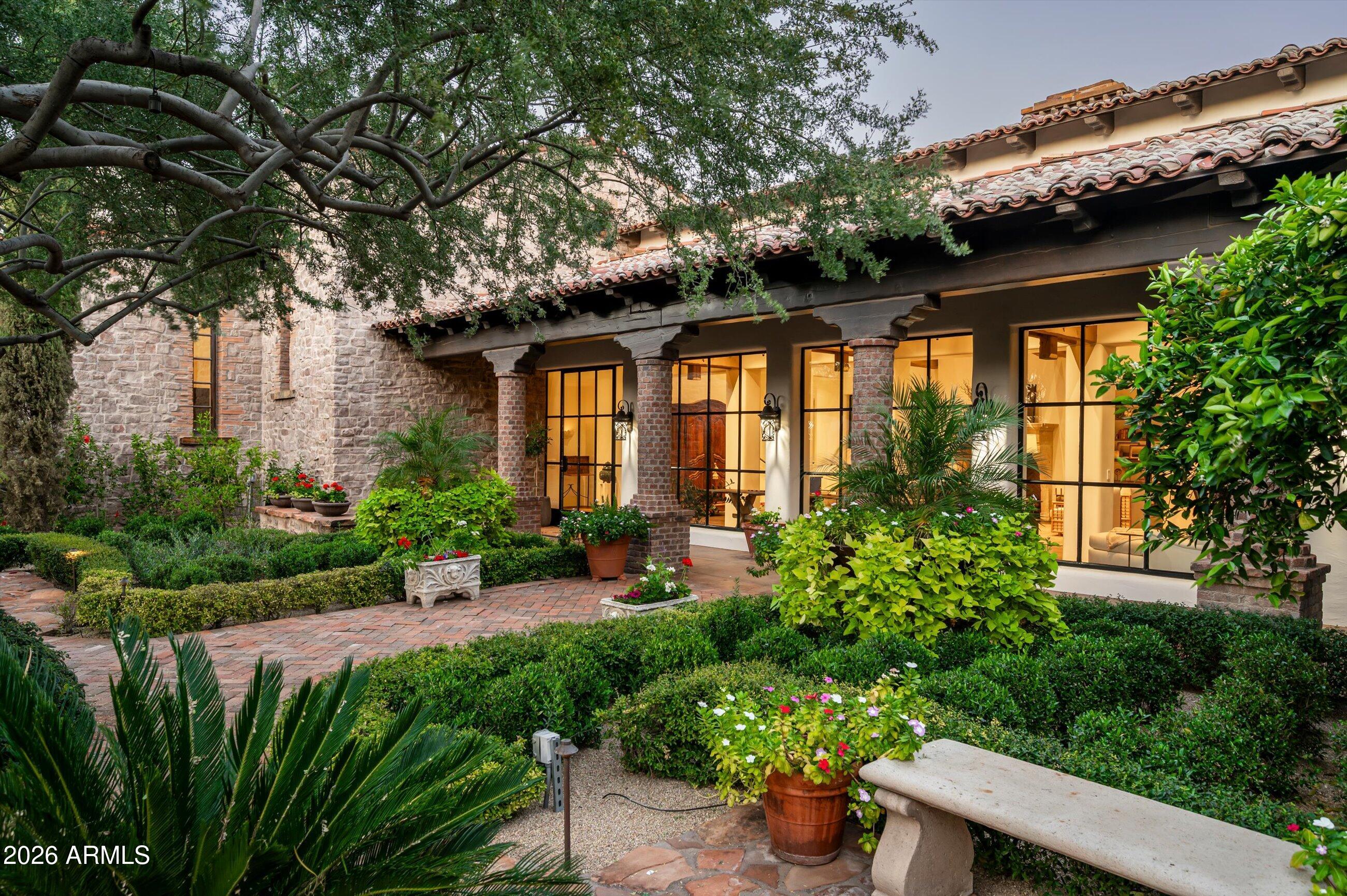 6201 North 20th Street Phoenix, AZ 85016 - Photo 5 of 47 Entry Garden