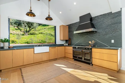 $2,999,000 | 2950 Oak Glen Road, Glendale, CA 91208