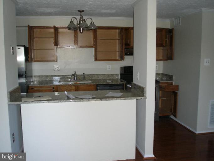 19621 Gunners Branch Road, Unit 822 Germantown, MD 20876 - Photo 4 of 15 Kitchen