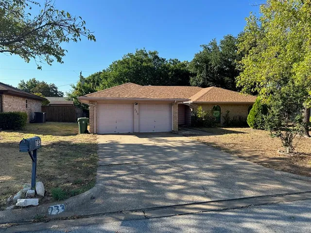 $2,400 | 733 Toni Drive, Hurst, TX 76054
