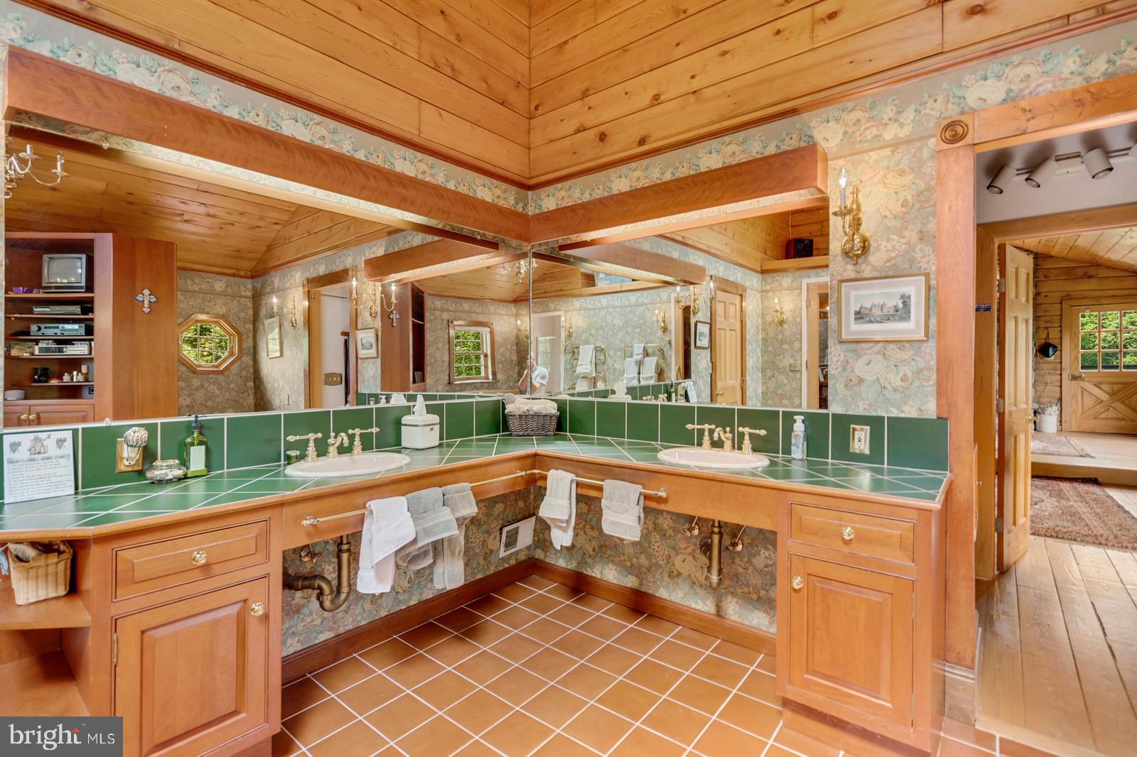 14249 Hume Road Hume, VA 22639 - Photo 21 of 48 a view of a balcony