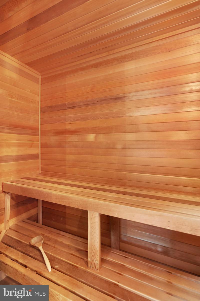 14249 Hume Road Hume, VA 22639 - Photo 22 of 48 a view of a room