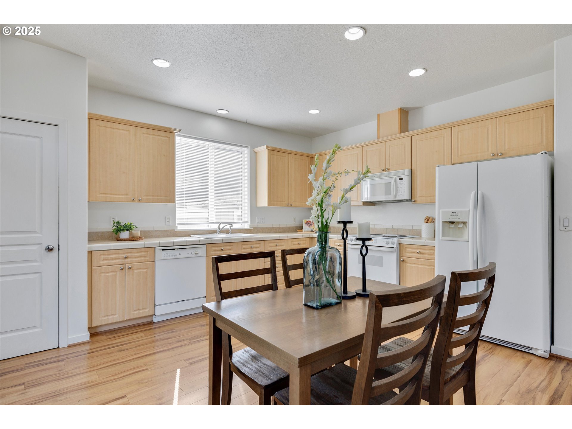 1422 Northeast 18th Place Canby, OR 97013 - Photo 11 of 37 Kitchen/Dining Room