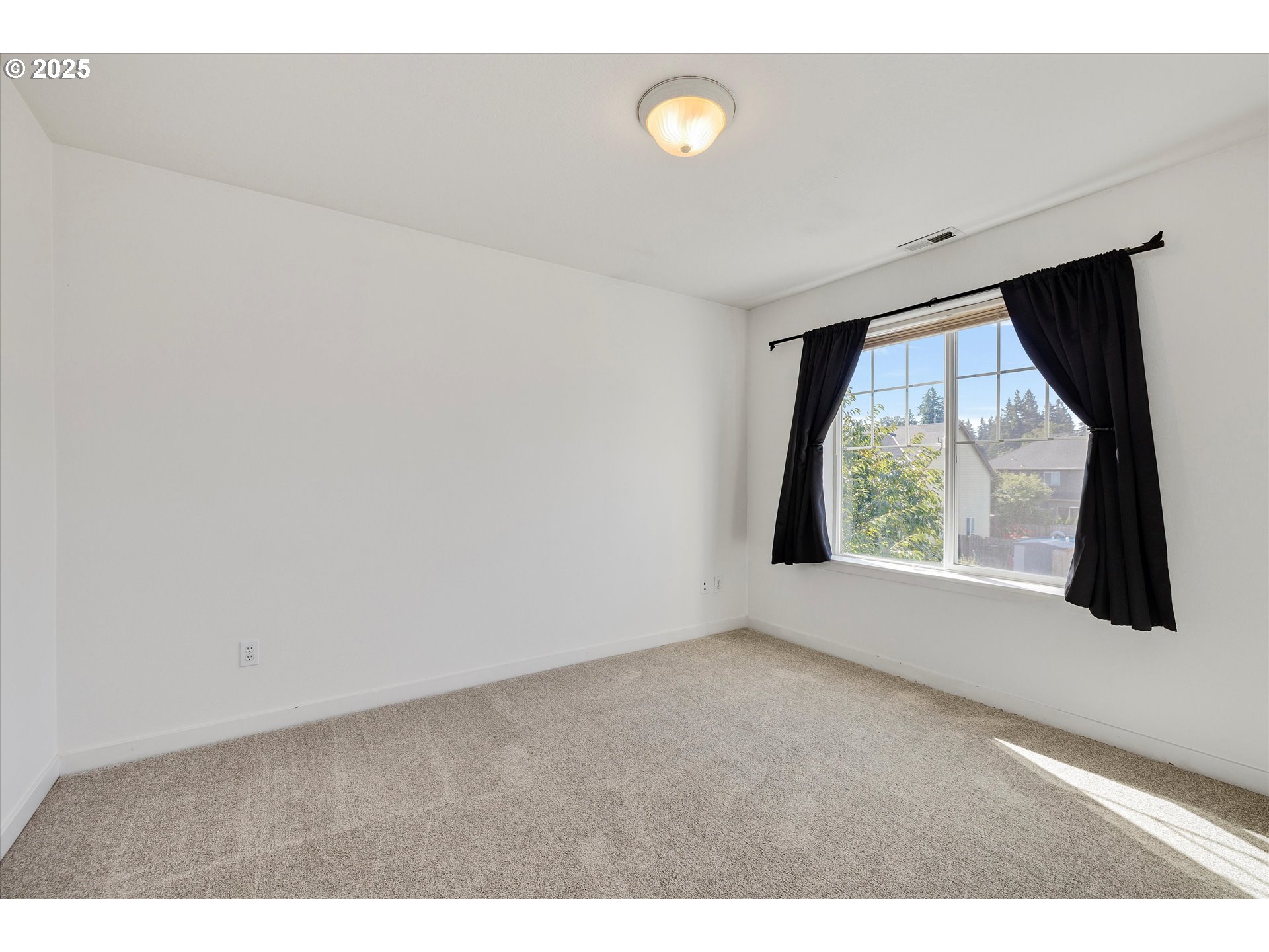 1422 Northeast 18th Place Canby, OR 97013 - Photo 29 of 37 Bedroom