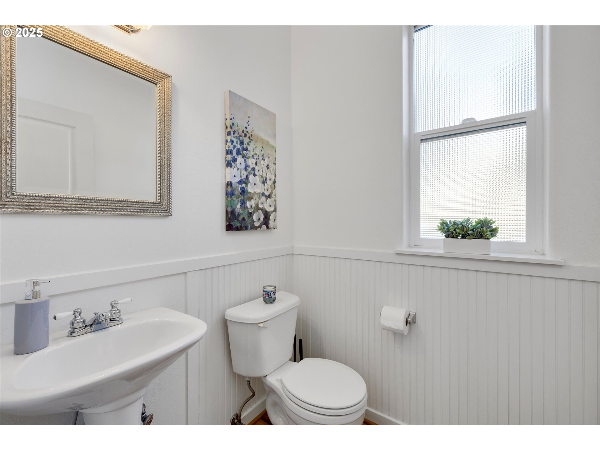 1422 Northeast 18th Place Canby, OR 97013 - Photo 6 of 37 Bathroom