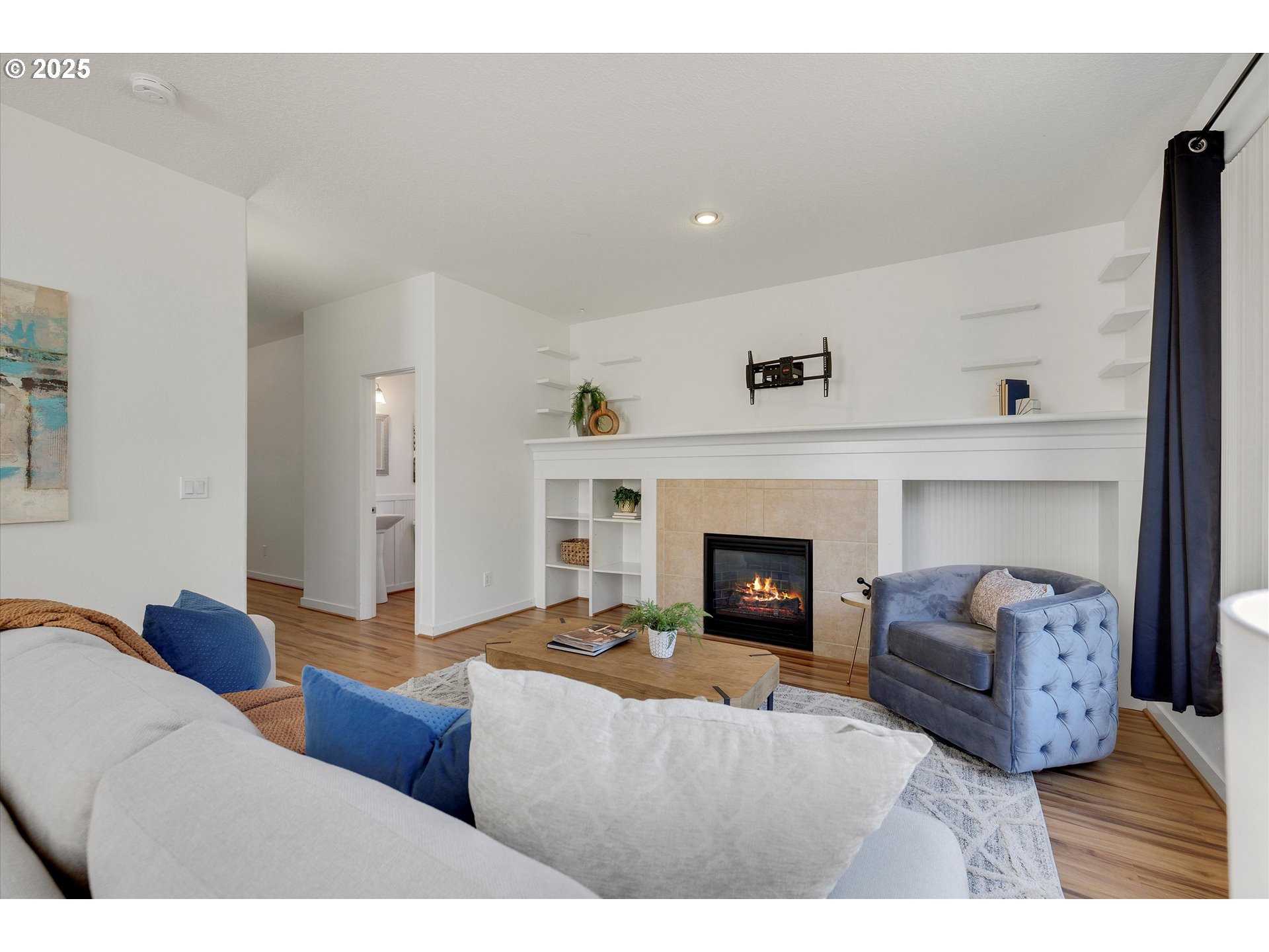 1422 Northeast 18th Place Canby, OR 97013 - Photo 8 of 37 Living Room
