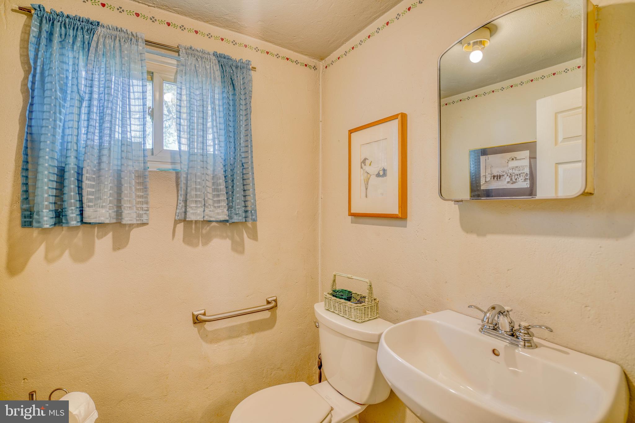 407 Keats Road Huntingdon Valley, PA 19006 - Photo 19 of 26 Powder room