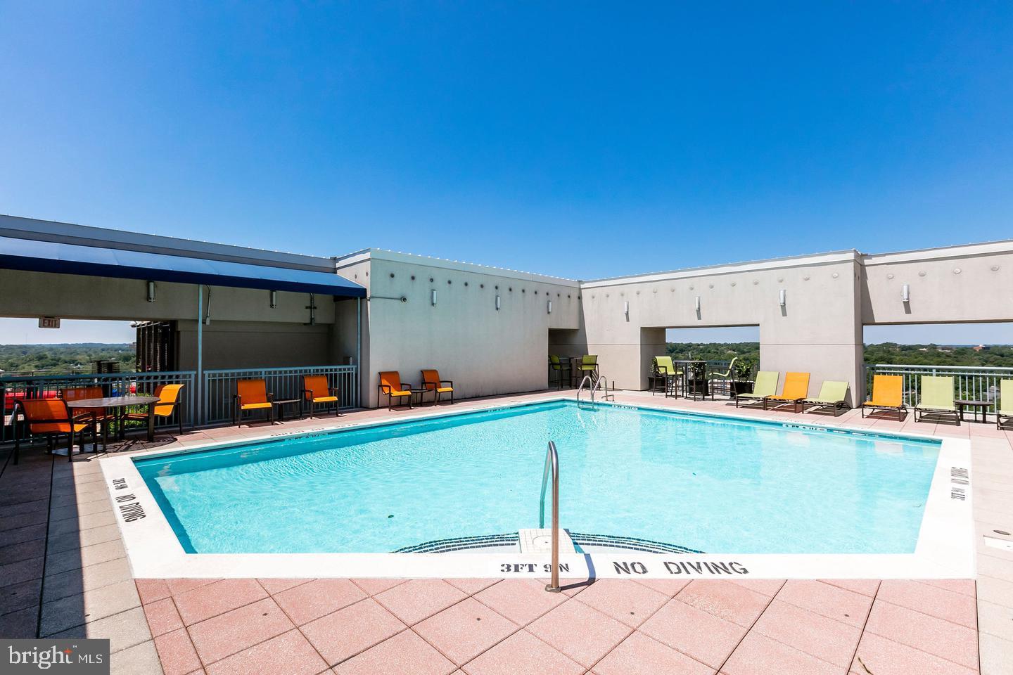 851 North Glebe Road, Unit 714 Arlington, VA 22203 - Photo 22 of 33 Rooftop Pool