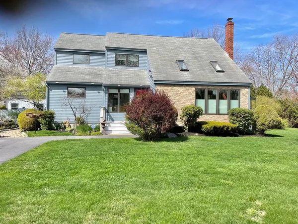 $879,900 | 16 Howard Avenue, Wells, ME 04090