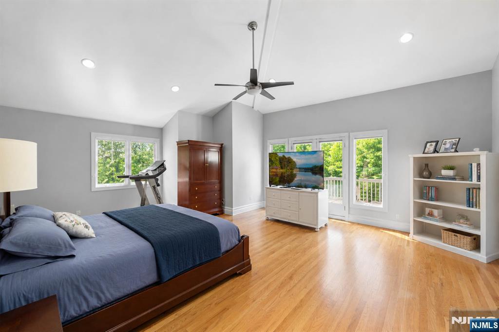 290 Dunkerhook Road Paramus, NJ 07652 - Photo 23 of 50