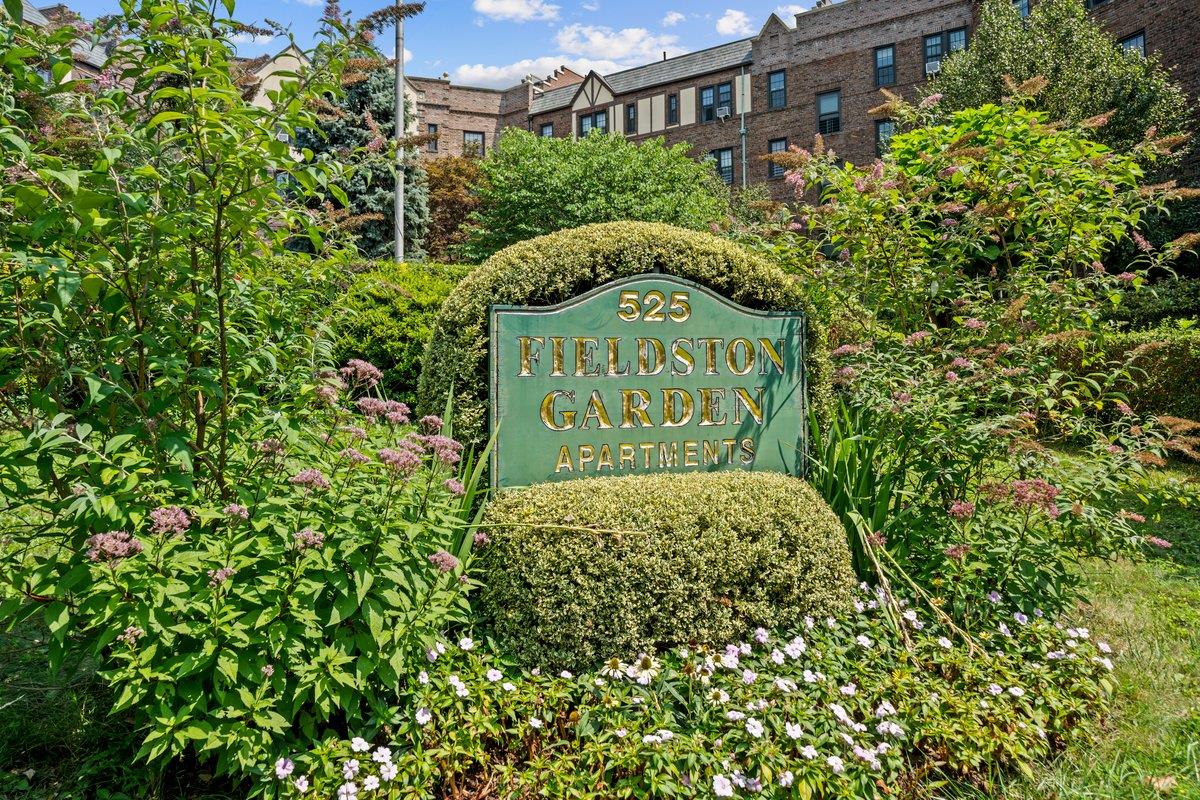 525 West 238th Street, Unit 1L Bronx, NY 10463 - Photo 2 of 20 a sign that is sitting in front of a building