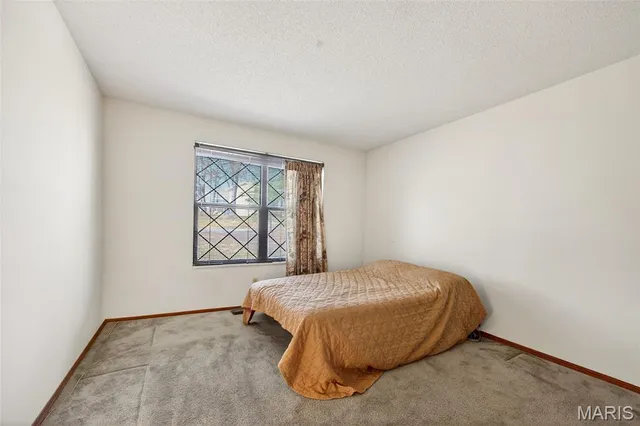 $369,000 | 612 Thicket Lane, Lake St. Louis, MO 63367